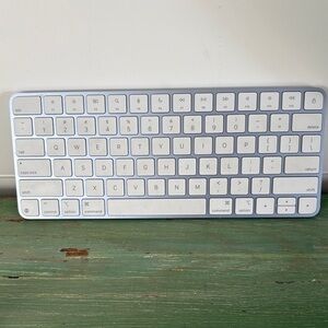 Apple White Wireless Keyboard